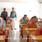 Siswa SDN 012 saat menikmati makan bergizi gratis | Foto : Zonamu/Jhon