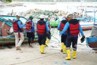 PT Timah bersama POSSI Provinsi Kepulauan Bangka Belitung dan nelayan Tanjung Kubu, Kabupaten Bangka Selatan melakukan monitoring artificial reef di Perairan Tanjung Kubu | Foto: Zonamu/Humas PT Timah