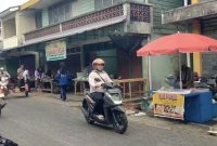 Potret Pedagang Liar di pasar tradisional Dabo Singkep | Foto : Zonamu/Paino