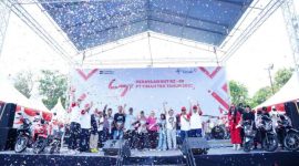 Siti Hajar, warga Desa Gemuruh, Kecamatan Kundur Barat, Kabupaten Karimun memenangkan hadiah sepeda motor di HUT ke-49 PT Timah | Foto: Zonamu/Humas PT Timah