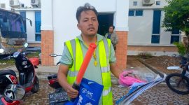 Drahmendra Situmorang, Juru Parkir Kedai Kopi Lawet ketika mendatangi Kantor Dinas Perhubungan Kabupaten Karimun pada, Senin (21/7/2025) | Foto: Rian