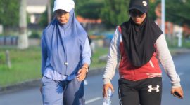 Warga Dabo Singkep saat melaksanakan aktifitas joging sore hari | Foto : Zonamu/Imam