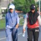 Warga Dabo Singkep saat melaksanakan aktifitas joging sore hari | Foto : Zonamu/Imam