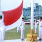 Pengibaran Bendera Merah Putih di Kecamatan Singkep | Foto : Zonamu/Arnel