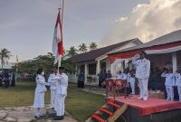 Pengibaran Bendera Merah Putih di Katang Bidare | Foto : Zonamu/Aswin