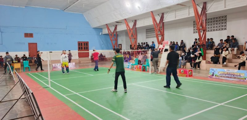 Turnamen Badminton Dabo Master 3 Resmi dimulai dengan pertandingan Eksibisi | Foto : Zonamu/Wandi