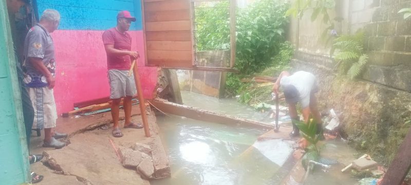 Kondisi rumah warga yang hancur dihantam banjir di Kelurahan Dabo | Foto : Zonamu/Ari