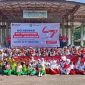 Gotong royong di Destinasi Wisata Pantai Nyiur Melambai, dalam rangka menyambut HUT ke-49 PT Timah | Foto: Zonamu/Humas PT Timah