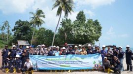 PT Timah bersama Karang Taruna Desa Rajik menanam 5.000 pohon mangrove di kawasan Pantai Batu Bedaun Kabupaten Bangka Selatan | Foto: Zonamu/Humas PT Timah