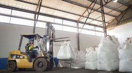 Alat berat PT Timah Tbk saat beroperasi | Foto: Zonamu/Humas PT Timah