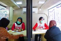 Masyarakat datangi layanan mobil sehat PT Timah  di Bangka Selatan untuk memeriksa kesehatannya | Foto: Zonamu/Humas PT Timah