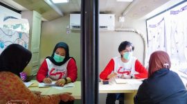 Masyarakat datangi layanan mobil sehat PT Timah  di Bangka Selatan untuk memeriksa kesehatannya | Foto: Zonamu/Humas PT Timah