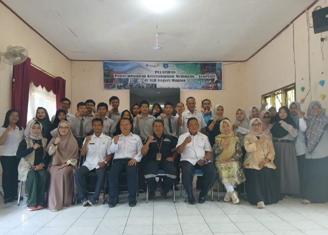 Pelatihan membatik dengan Metode Eco Print sukses digelar PT Timah bersama SLB Negeri Mentok dan Dinas Pendidikan Provinsi Kepulauan Bangka Belitung | Foto: Zonamu/Humas PT Timah