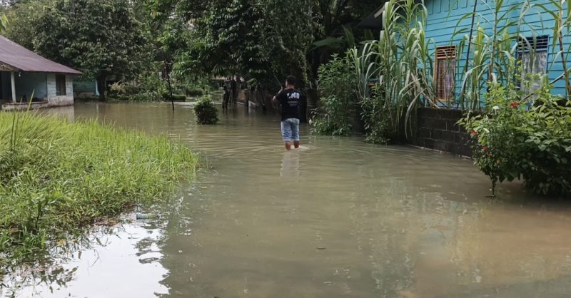 Kondisi rumah banjir di kelurahan dabo lama | Foto : Zonamu/Wandi