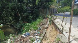 Lereng di Bukit Kapitan Kelurahan Dabo Lama Longsor | Foto : Zonamu/Wandi
