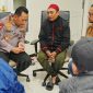 Kapolri saat menemui keluarga korban yang dilindas mobil Brimob | Foto : Zonamu/Ist
