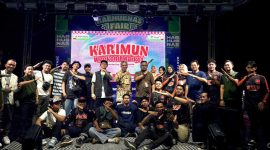 Kepala Bandara Raja Haji Abdullah Kabupaten Karimun, M. Subiat Wiranata Kusumah (tengah) foto bersama seluruh panitia Harhubnas Fair 2025 | Foto: Ami