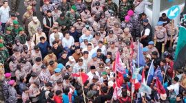 Aksi Mahasiswa di DPRD Kepri Berlangsung Kondusif | Foto : Zonamu/ist