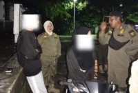 Satpol PP Awasi Jam Wajib Belajar Malam Pelajar | Foto : Zonamu/Ist