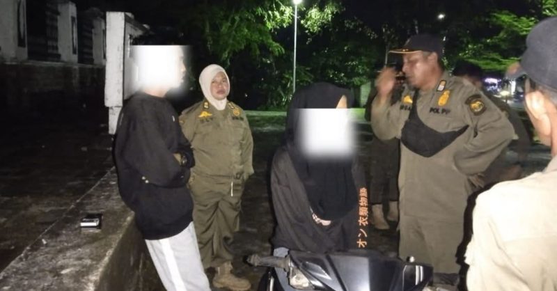 Satpol PP Awasi Jam Wajib Belajar Malam Pelajar | Foto : Zonamu/Ist