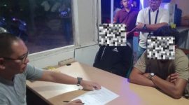 Petugas Saat mengamankan pasangan bukan suami istri dalam satu rumah kontrakan | Foto : Zonamu/Humas Satpol PP