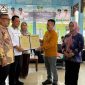 Gubernur Kepri Ansar Ahmad saat menyerahkan Aset Pelabuhan Sei Tenam kepada Bupati Lingga M. Nizar | Foto : Zonamu/Diskominfo Lingga