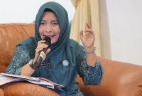 Ketua TP PKK Kabupaten Lingga Maratusholiha Nizar saat pimpin rapat | Foto : Zonamu/Diskominfo Lingga