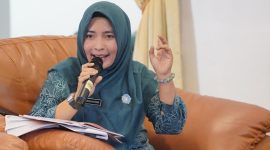 Ketua TP PKK Kabupaten Lingga Maratusholiha Nizar saat pimpin rapat | Foto : Zonamu/Diskominfo Lingga