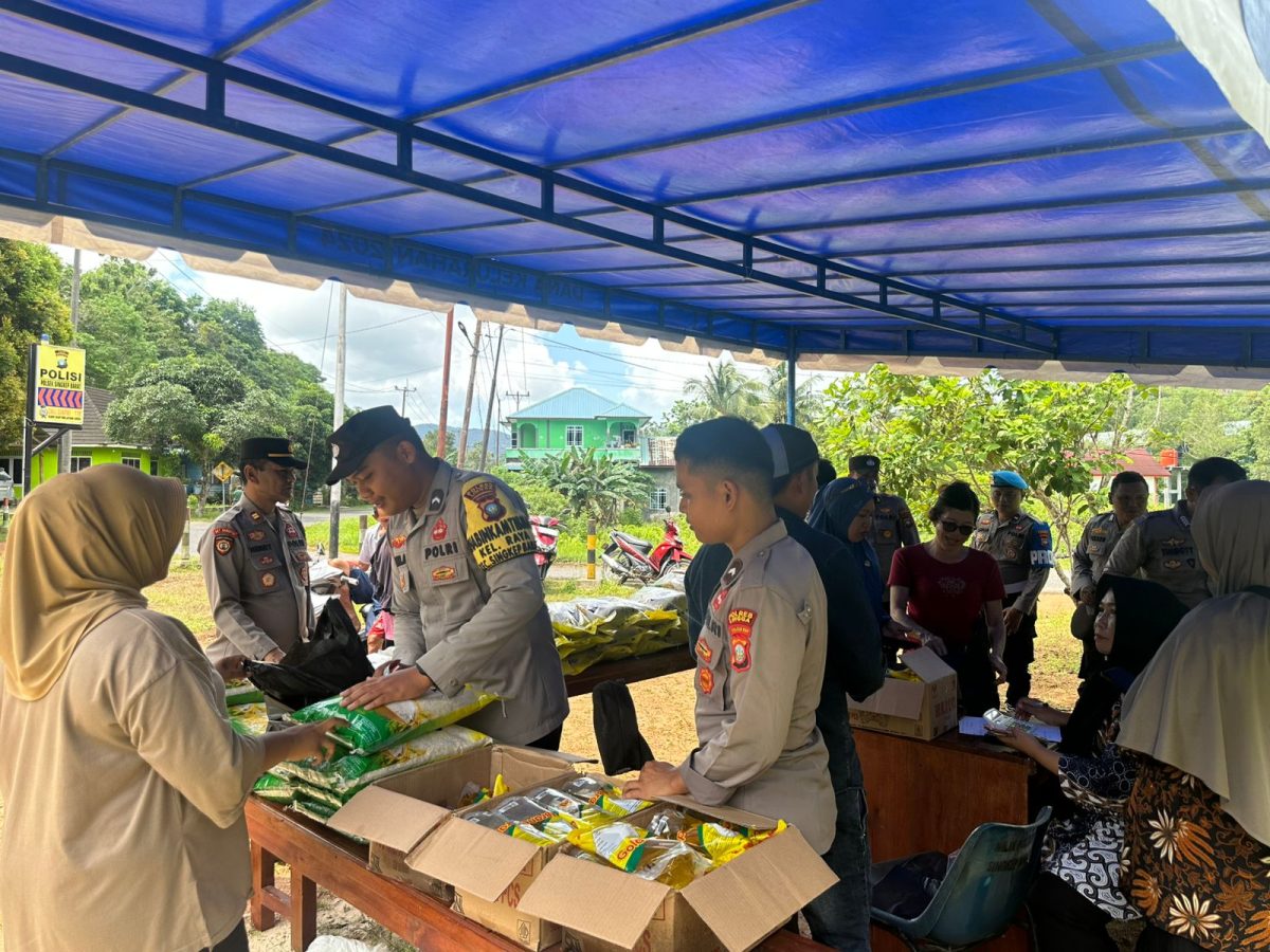 Polsek Singbar dan Bulog Gelar Gerakan Pangan Murah | Foto : Zonamu/Wandi