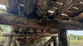 Jembatan Tinjul yang sudah lapuk | Foto : Zonamu/Abdullah
