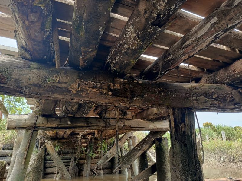 Jembatan Tinjul yang sudah lapuk | Foto : Zonamu/Abdullah