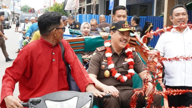 Kajati Kepri saat mengunjungi Kecamatam Moro | Foto : Zonamu/Humas Kajati