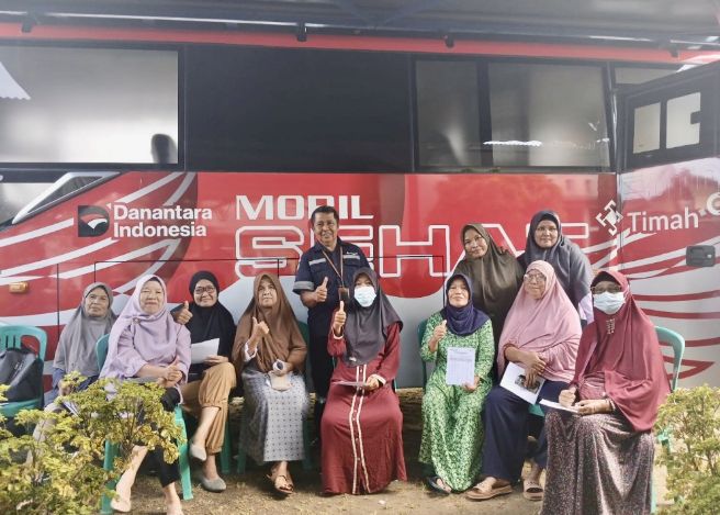 Mobil Sehat PT Timah berikan layanan kesehatan gratis kepada warga Bangka Barat | Foto: Zonamu/Humas PT Timah