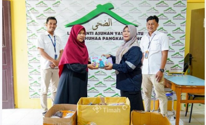 Karyawan PT Timah serahkan barang layak pakai ke Panti Asuhan Yatim Piatu Adh Dhuhaa, Kecamatan Gerunggang, Pangkalpinang | Foto: Zonamu/Humas PT Timah