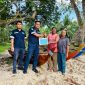 Perwakilan PT Timah menyerahkan bantuan kepada kelompok Samudera Pesisir, Desa Kundur, Kecamatan Kundur Barat | Foto: Zonamu/Humas PT Timah