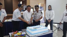 Proses pemotongan kue di Momen Harhubnas 2025 | Foto : Zonamu/Wandi