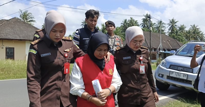 Terdakwa Safaringga saat digiring ke ruang pengadilan | Foto : Zonamu/Wandi