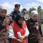 Terdakwa Safaringga saat digiring ke ruang pengadilan | Foto : Zonamu/Wandi