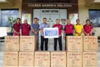 Perwakilan PT Timah menyerahkan bantuan 10 unit mesin tanam jagung kepada Gabungan Kelompok Tani (Gapoktan) yang ada di Bangka Selatan | Foto: Zonamu/Humas PT Timah