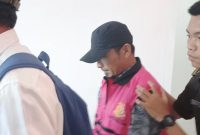 JA saat digiring pihak Kejaksaan Negeri Lingga | Foto : Zonamu/Wandi