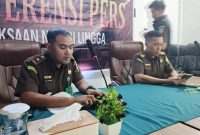 Kasi Intel bersama Kasi PAPBB Kejari Lingga saat melaksanakan press rilis | Foto : Zonamu/Wandi