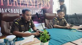 Kasi Intel bersama Kasi PAPBB Kejari Lingga saat melaksanakan press rilis | Foto : Zonamu/Wandi