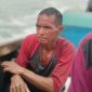 Korban Kapal Karam saat dievakuasi warga | Foto : Zonamu/Dery