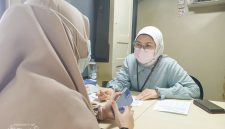 Masyarakat Kecamatan Mentok, Kabupaten Bangka Barat kembali dapatkan layanan mobil sehat PT Timah Tbk | Foto: Zonamu/Humas PT Timah