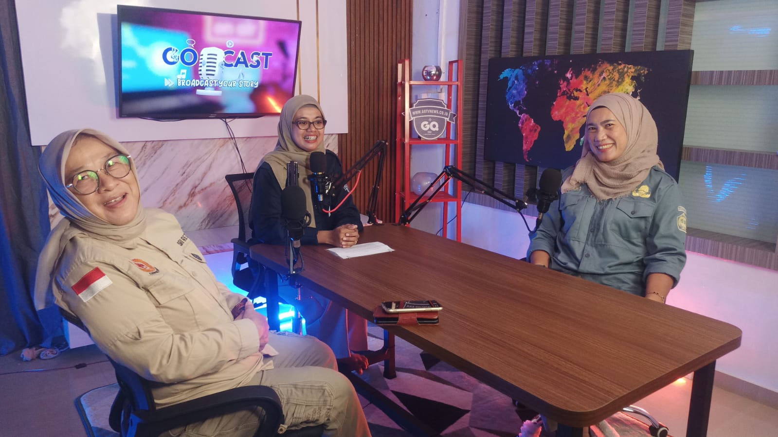 Ketua Komite Olahraga Nasional Kabupaten Karimun, Sri Rezeki podcast bersama Go TV, membahas tentang optimalisasi peningkatan prestasi atlet di bumi berazam Karimun pada, Jumat (17/10/2025) | Foto: Koni Karimun