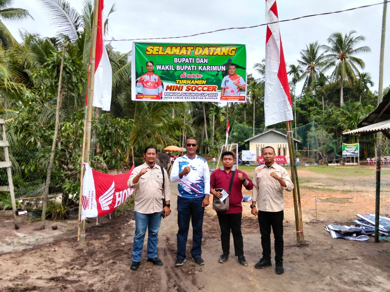 Kabid Pembinaan dan Prestasi Komite Olahraga Nasional Indonesia Kabupaten Karimun, Agus Purwoko, menghadiri Pembukaan Turnamen Mini Soccer Pemuda Dusun II CUP 2025, Desa Lubuk Kecamatan Kundur pada, Minggu (26/10/2025) | Foto: Koni Karimun