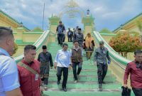Menko Yusril Telusuri Jejak Leluhur di Pulau Penyengat | Foto : Zonamu/Diskominfo Kepri
