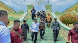 Menko Yusril Telusuri Jejak Leluhur di Pulau Penyengat | Foto : Zonamu/Diskominfo Kepri