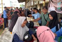 Bazar Murah PDAM Tirta Lingga di Hari Ultah ke-15 | Foto : Zonamu/Wandi