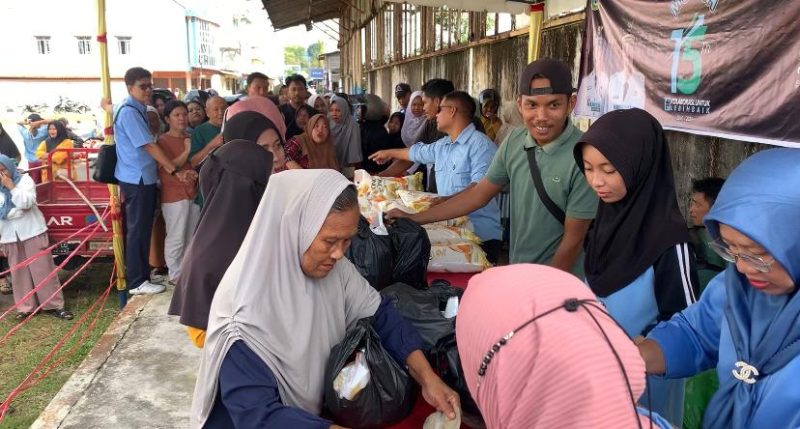 Bazar Murah PDAM Tirta Lingga di Hari Ultah ke-15 | Foto : Zonamu/Wandi